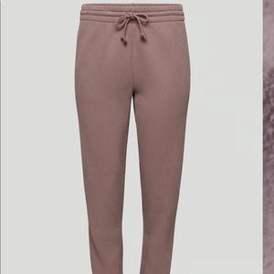 ARITZIA Mid-rise boyfriend fit sweatpants